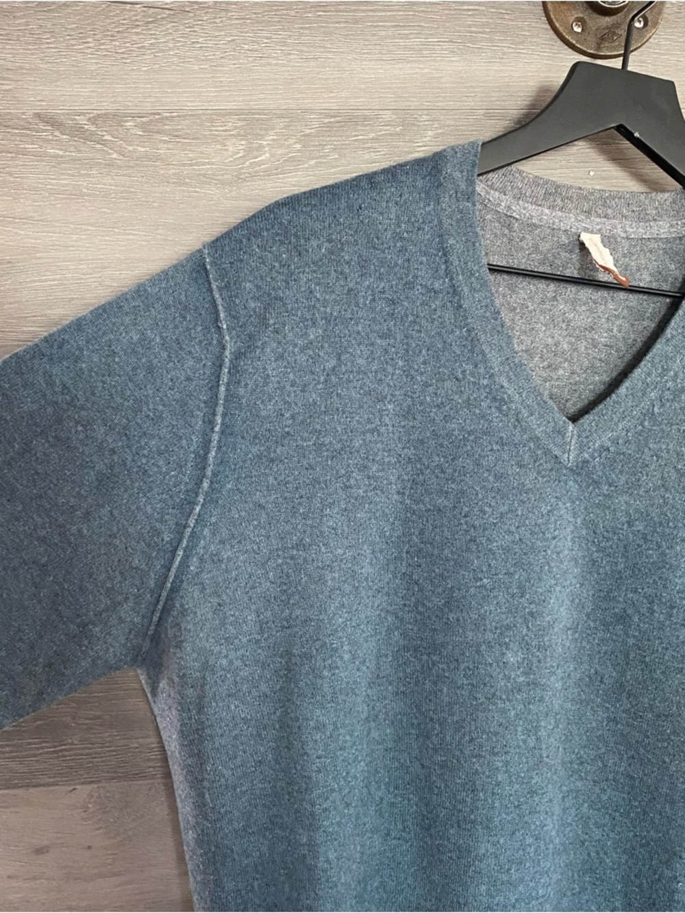 Transcript Cashmere V Neck Sweater - Picture 2 of 6
